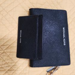 Michael Kors Medium Leather Wallet With Credit Card Holder