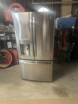 Ge Profile Refrigerator / Ice/water /Coffee