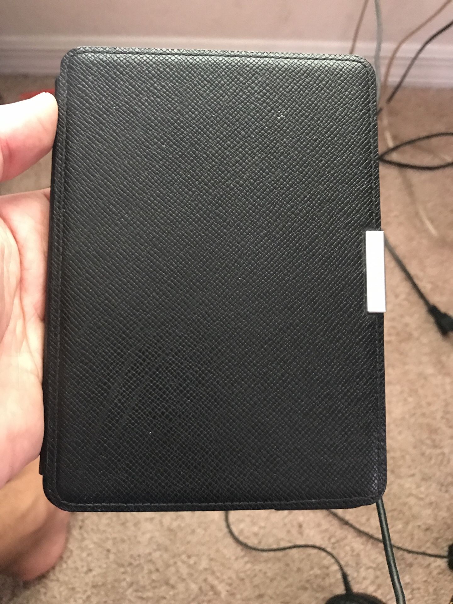 Kindle Paper-white 2nd Gen w/ cover