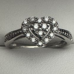 10k White Gold ~1/5CTW Diamond Heart Cluster Halo Ring Size 6.75