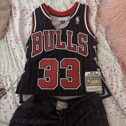 Party outfit bulls