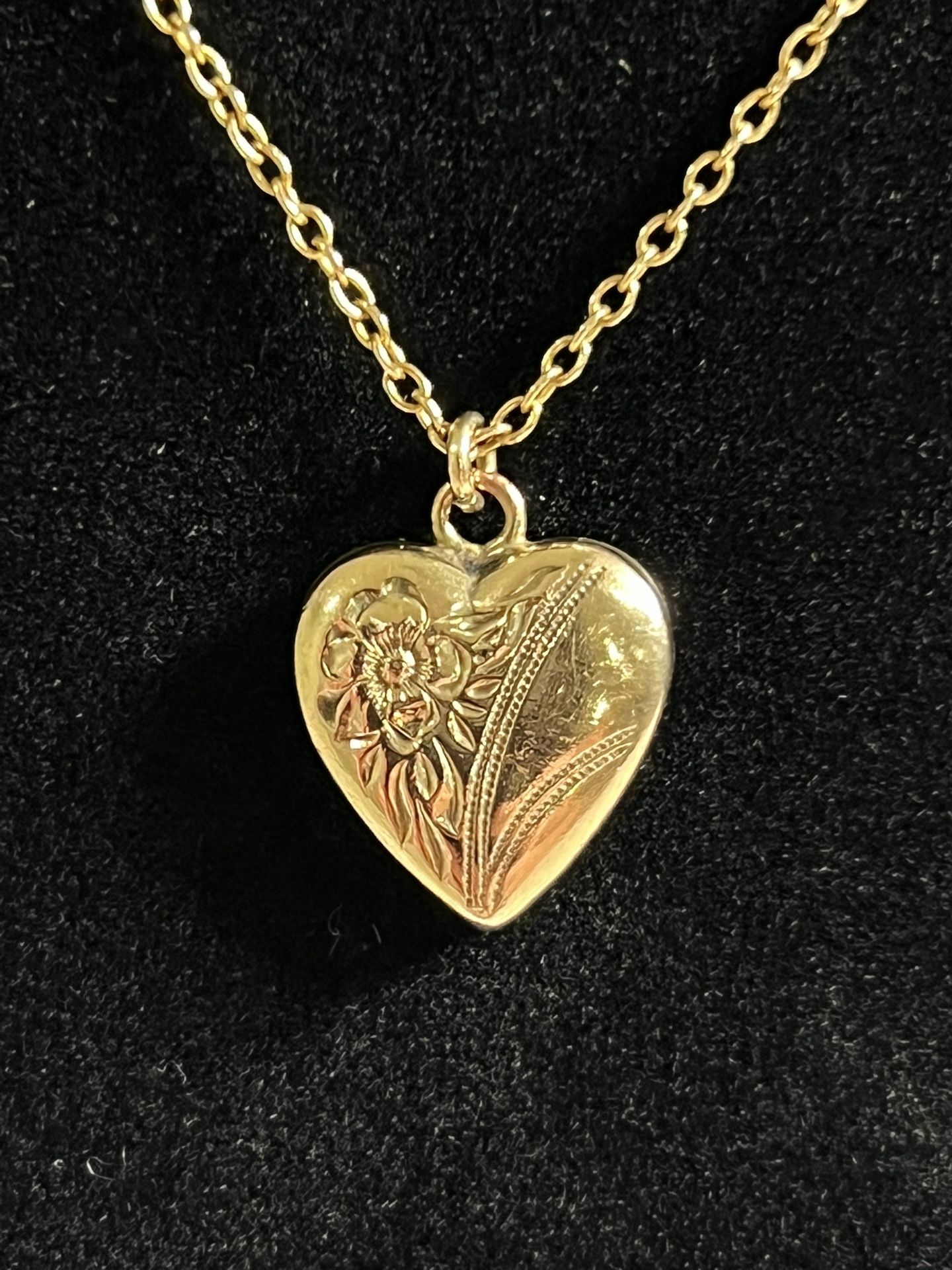 Vintage 10K Gold Heart Pendant Necklace – Floral Engraved Locket Style