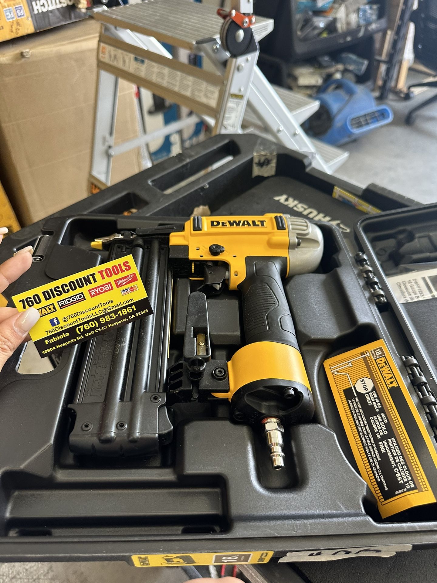 DEWALT 18 Gauge Pneumatic Brad Nailer