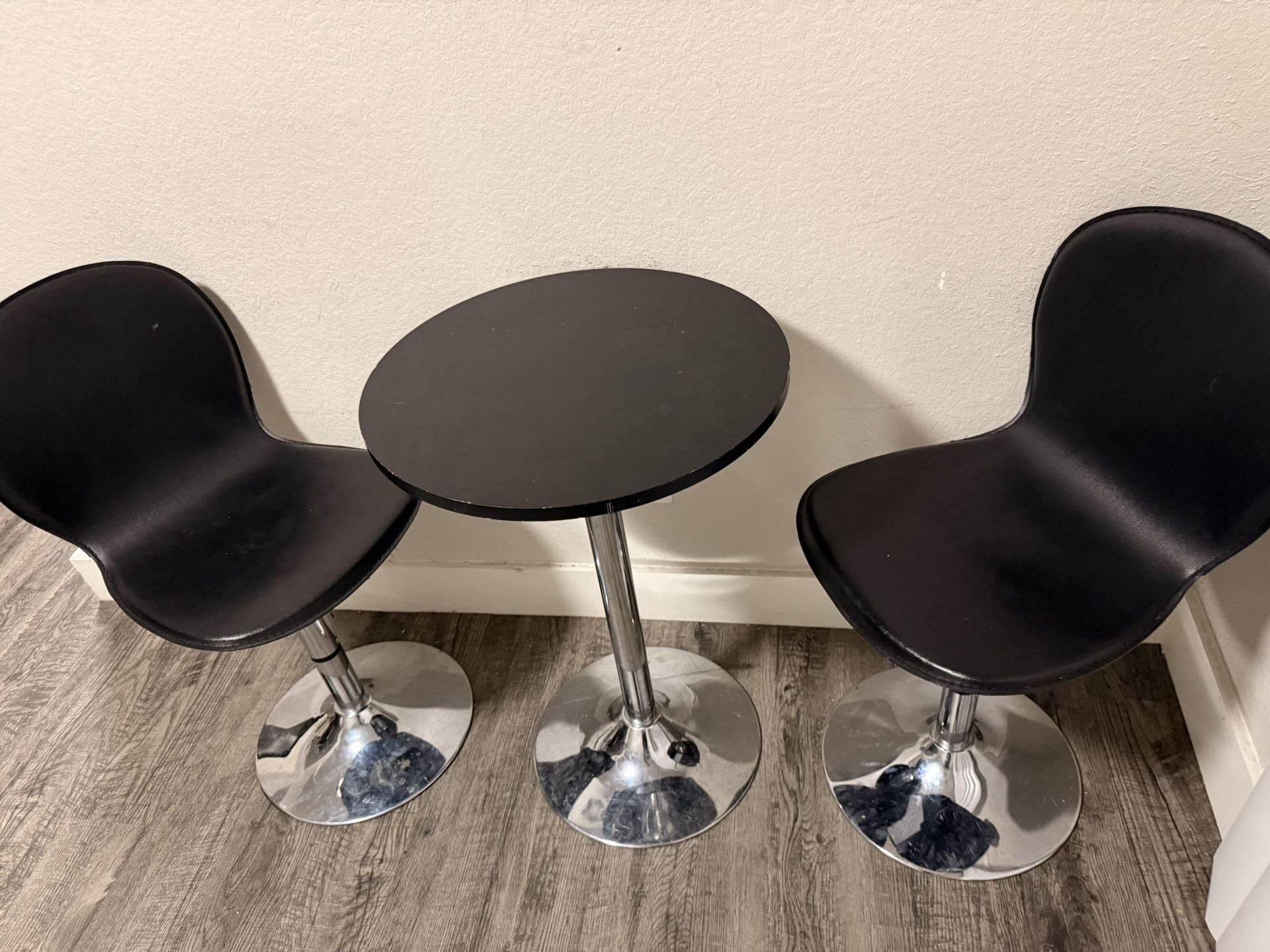 Black Bar stools/Table