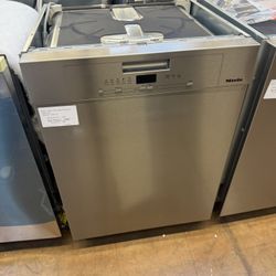 Miele Dishwasher 24” 