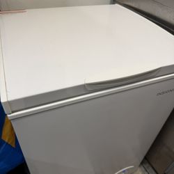 Chest freezer insignia