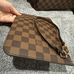            Louis Vuitton Pouch 