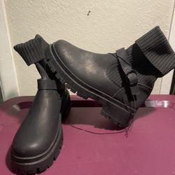 NEW Charlotte Russe Cynthia Black Ankle Boots with Knit Cuff size 8