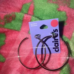Claire’s Gold Hoop Earrings 