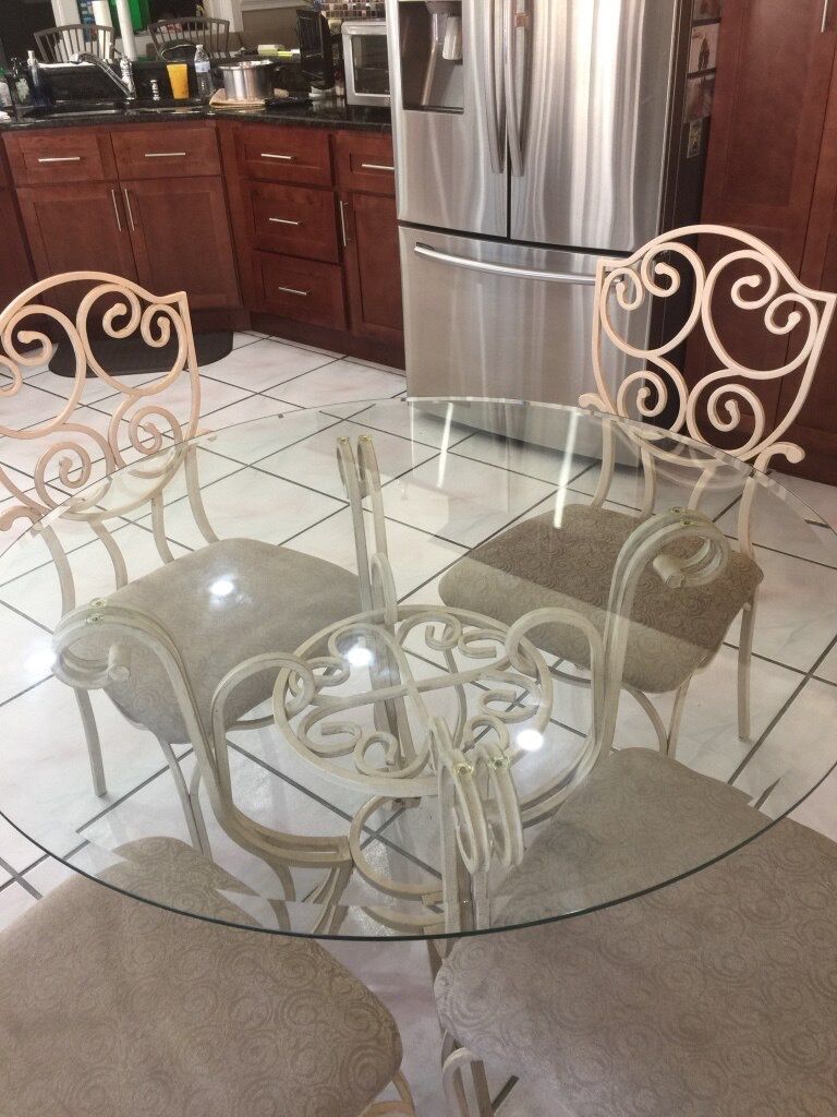 Breakfast table beige with 4 chairs