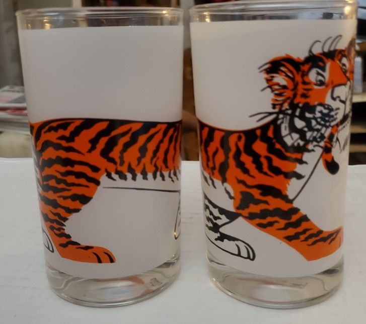 Rare 1960's Vintage Pitcher & Glasses set 2024 of the Esso Advertisng Tiger Logo