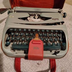 Antique ROYAL typewriter 