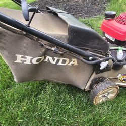 Honda Lawn Mower EXCELLENT Condition! Electric Start 