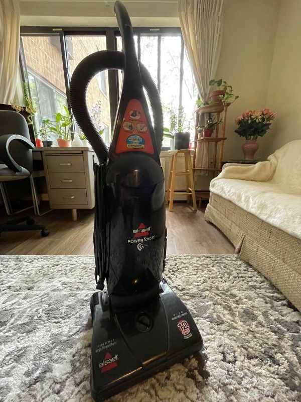 Vacuum Cleaner Bissell. $30. Pick Up 60056 Mount Prospect