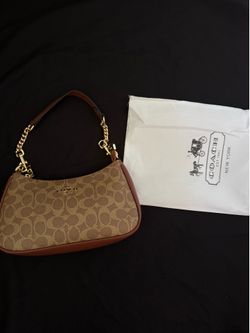 Coach Teri Shoulder Bag In Signature Canvas - Tam