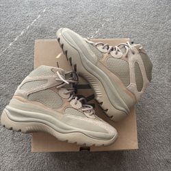 Yeezy Boot Rock