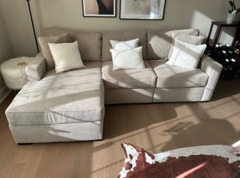 Macy’s Radley Chaise Sectional – Like New – Delivery Available