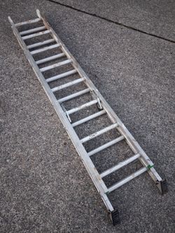 16 foot Extension Ladder Excellent Condition. Pick up fremont sea. No lo ball offers please. No trades. Many other tools for sale.