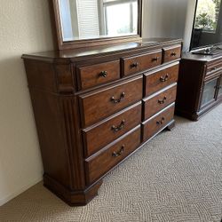 9 Dresser Drawers, W/Detachable Mirror 