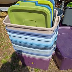 Rubbermaid 18 gallon storage totes with lids$5 each