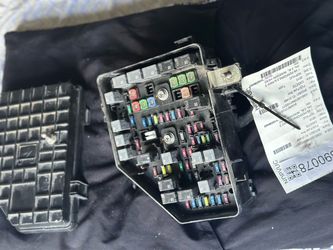 Cadillac fuse box