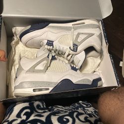 Midnight navy Jordan 4 Retro