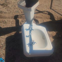 Vintage Sink With Pedistile 