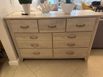 Dresser