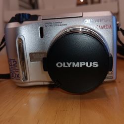 Olympus C-740 Ultra Zoom Digital Camerap