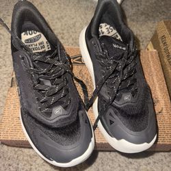 KEEN woman’s shoes 