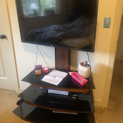 40” LG TV W/ TV STAND INCLUDED $150 OBO 