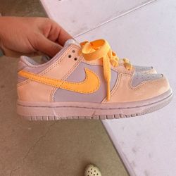 Kids Nike low dunk size 11