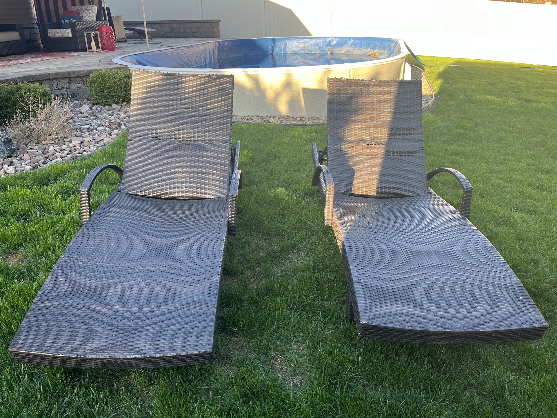 Outdoor Chaise Lounge Set