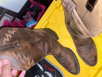 ariat men 10 boots barley used (read description)