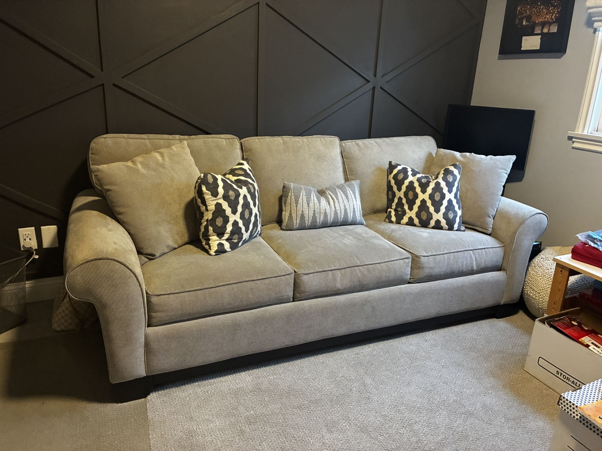 Queen Sleeper Sofa - Excellent Condition!