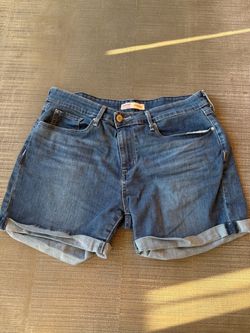Women’s Levi jean shorts size 12-w31