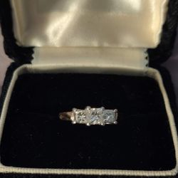 AUTHENTIC 3 STONE  DIAMOND RING/ I WILL THROW IN A COPY OF THE APPRAISAL  WHICH IS IN THE PICTURES/ REASONABLE OFFERS WELCOME