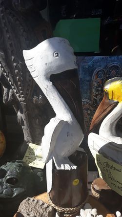 Cool single Pelican on post