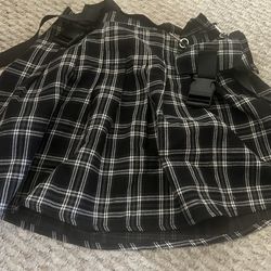 Women’s Shein Pleated Plaid Skirt Size Small With Belt