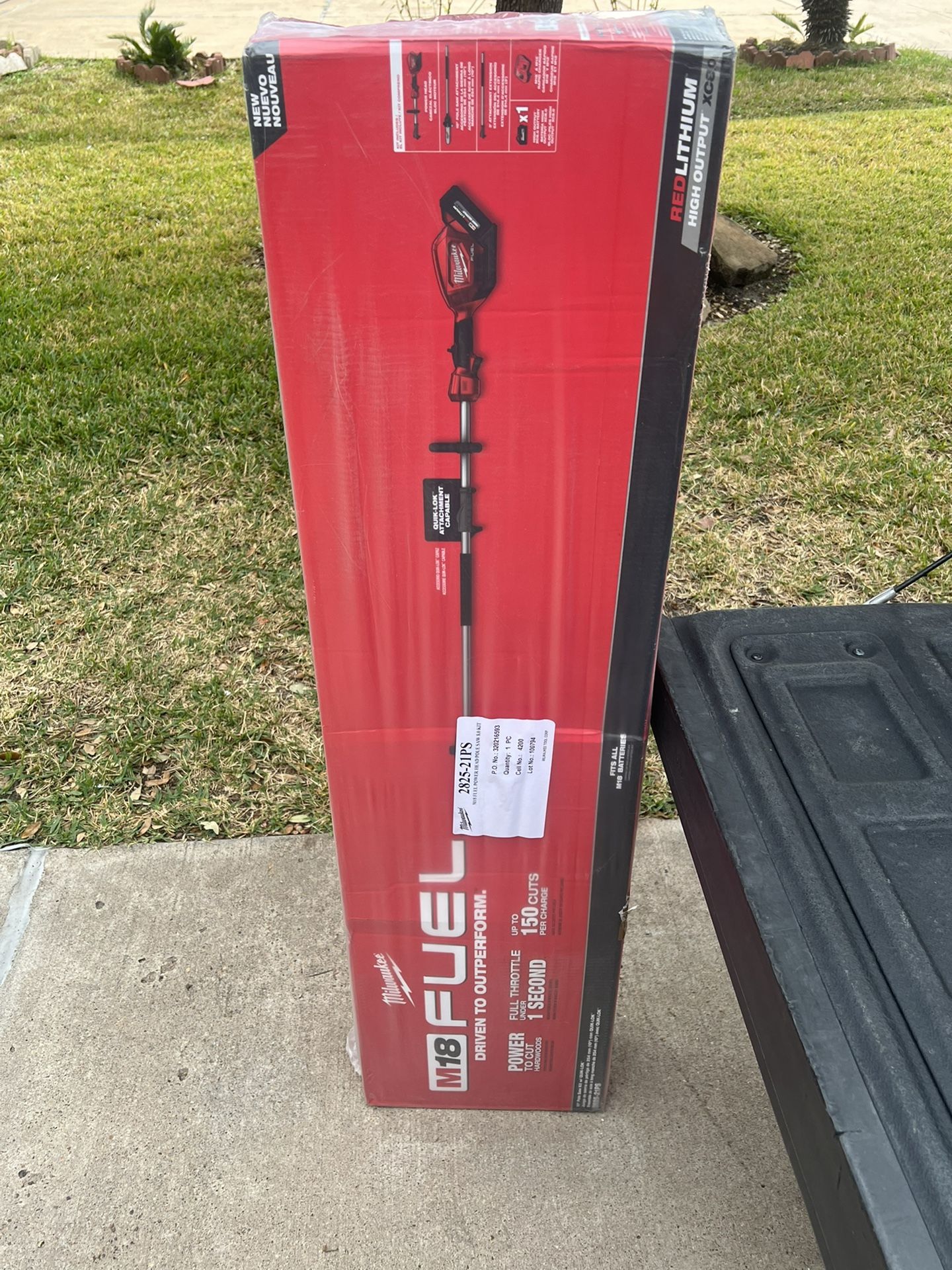 Milwaukee Fuel M18 Pole Saw Kit