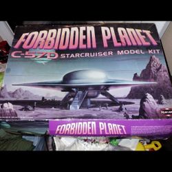 Forbidden Planet C-57d Starcruiser Model Kit
