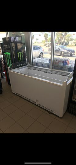 Vendo reach in freezer