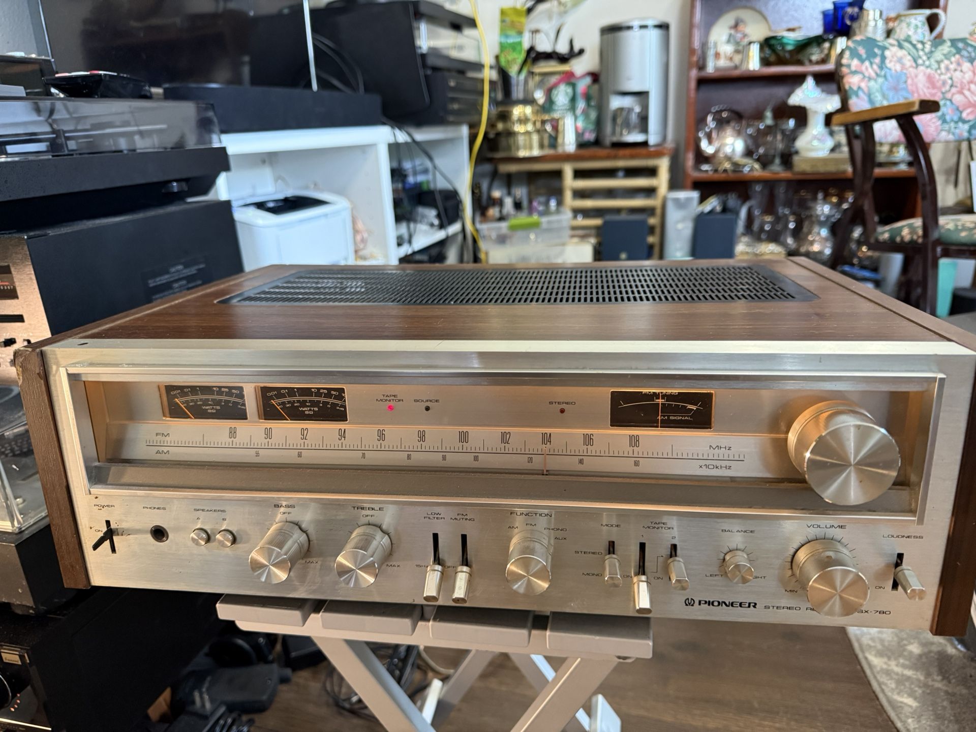 Vintage Pioneer SX-780 AM/FM Stereo Receiver.
