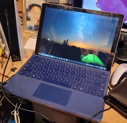 SURFACE PRO 4,  CRACKED SCREEN ,WORKS GREAT
