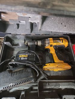 Dewalt drill and case