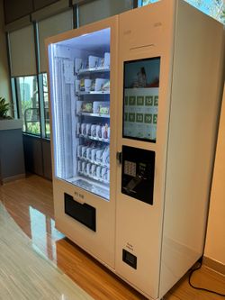 Commercial Refrigerated Smart Vending Machine w/ Touchscreen Payment System