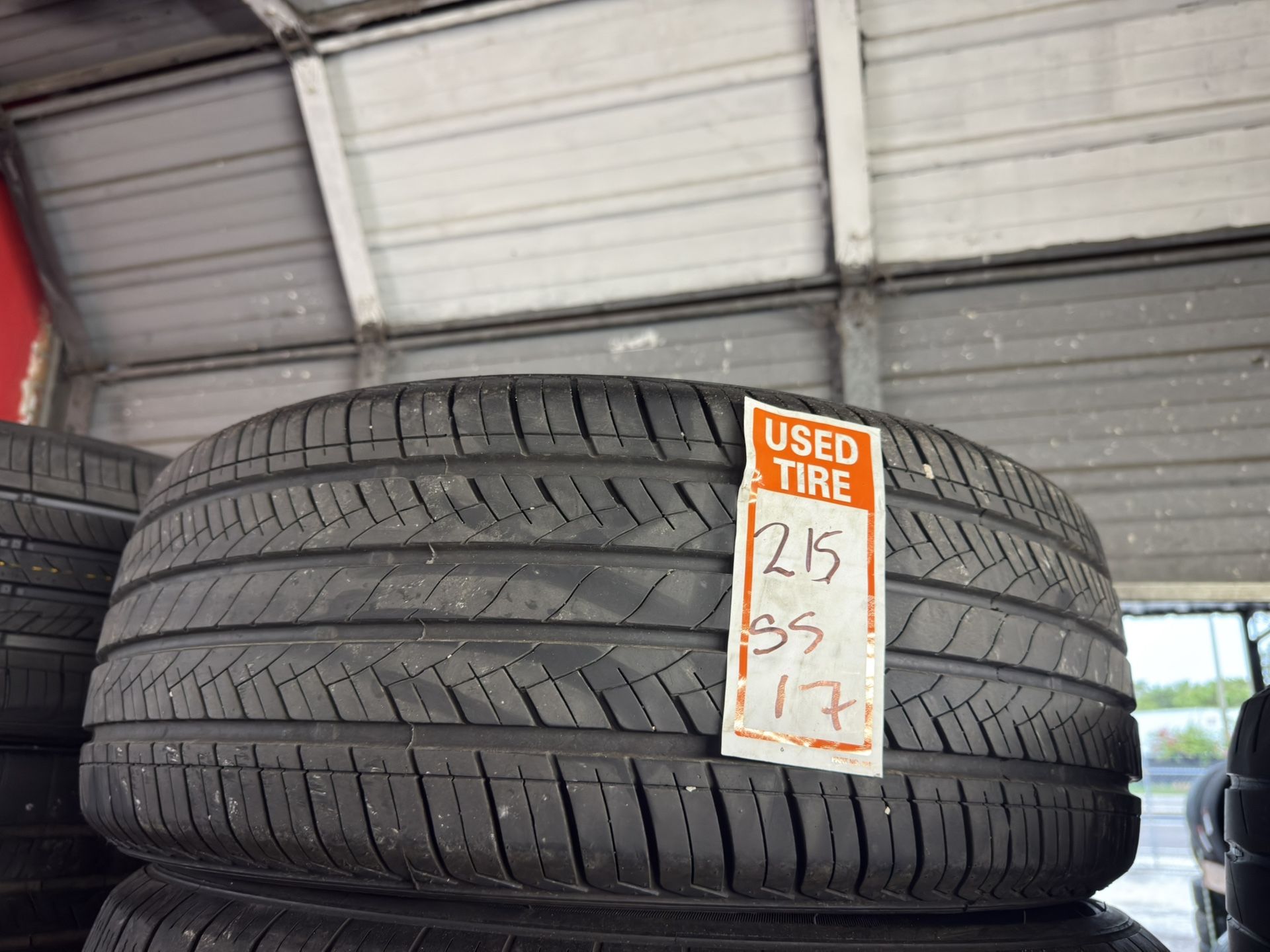 215/55/17 One Tire 🛞 🦈