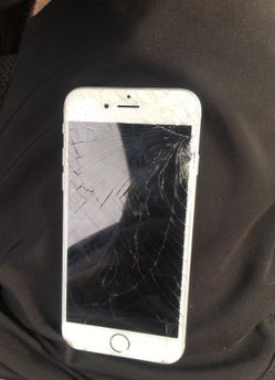 iPhone 6 cracked screen and LCD screen broken