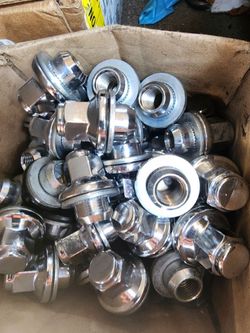 Lug nuts 14x1.5 oem NEW GEN  Toyota TUNDRA Sequoia Tacoma 4runner land cruiser Lexus GX550 LX600