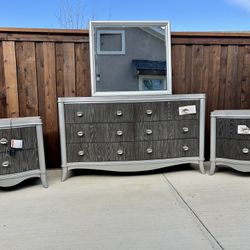 Sofia Vergara Four Piece Bedroom Dresser Mirror Nightstand Set